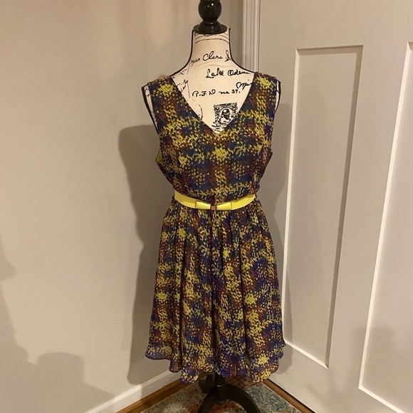 Darling Dress With Belt Size Large - Picture 1 of 7